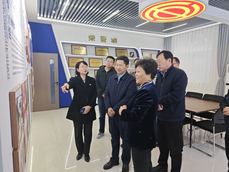 小骚屄想要大鸡巴r片少妇免费约2025年05月09日上午 安阳市人大常委会副主任、市总工会党组书记、主席夏军一行莅临华阳电磁铁参观调研；对公司2023年全国五一劳动奖章获得者汪利娜慰问，并听取劳模工作室相关情况汇报