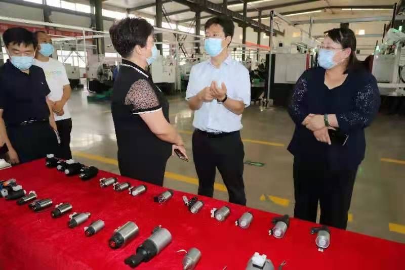 大鸡巴一进一出抽插视频安阳市市长高永一行莅临我公司参观调研